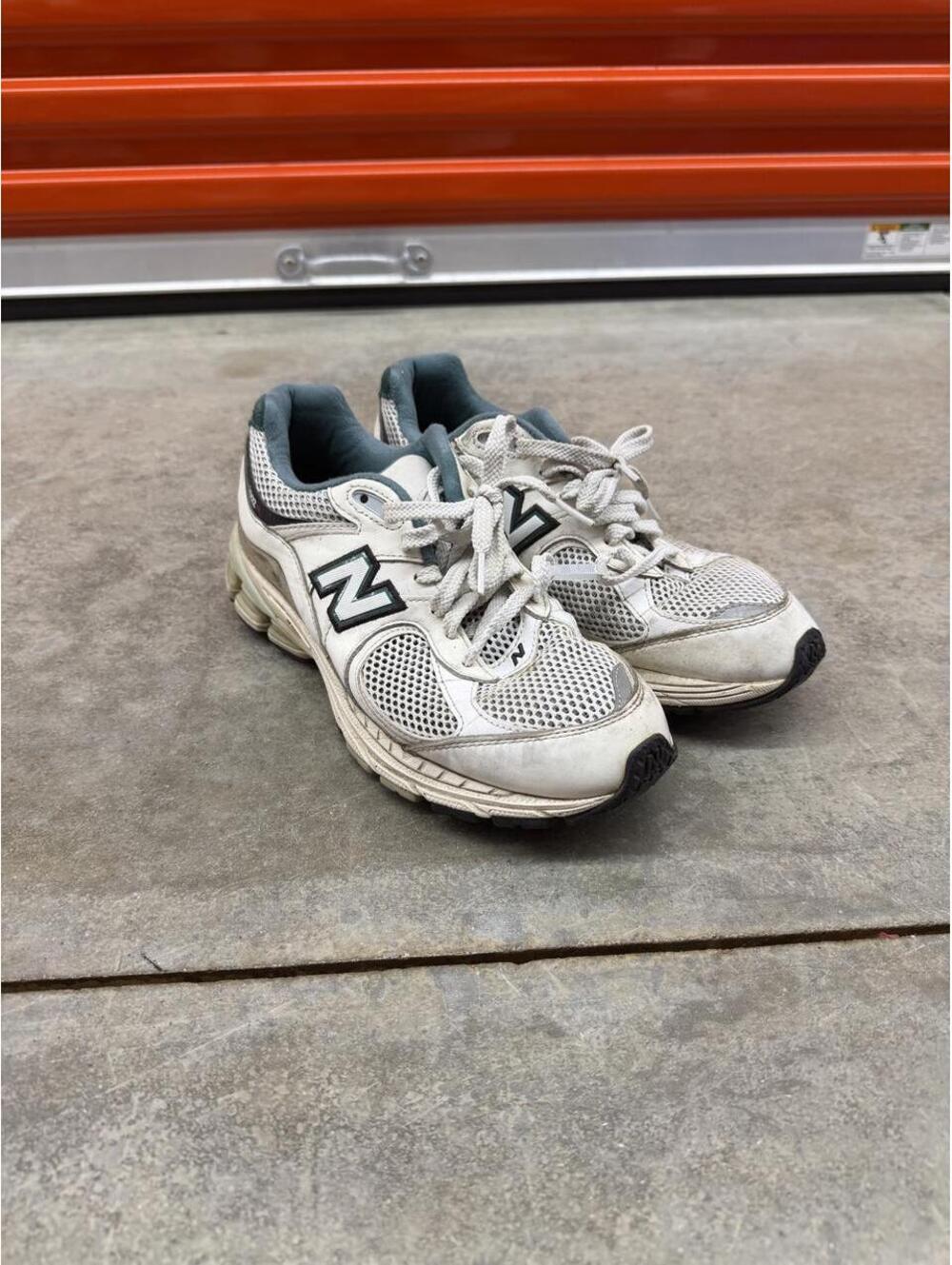 New balance 2002r pouch vintage teal white gym running shoes size 9.5 MENS